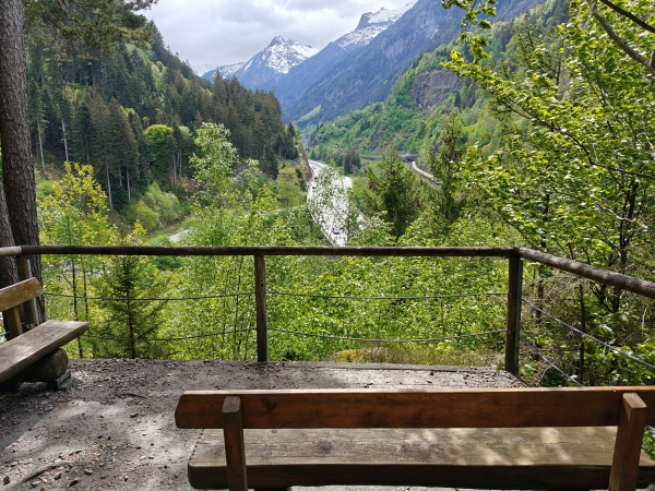 Bänkli an der Autobahn